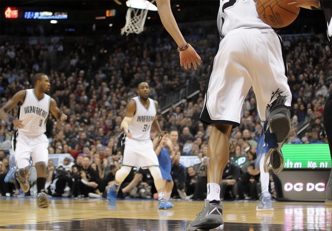 NBA西部季后赛：马刺VS小牛巅峰对决纪实(图2)